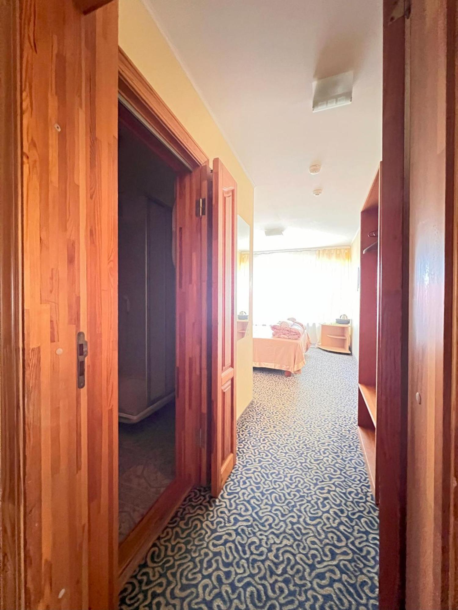 Park Hotel Кекава Экстерьер фото