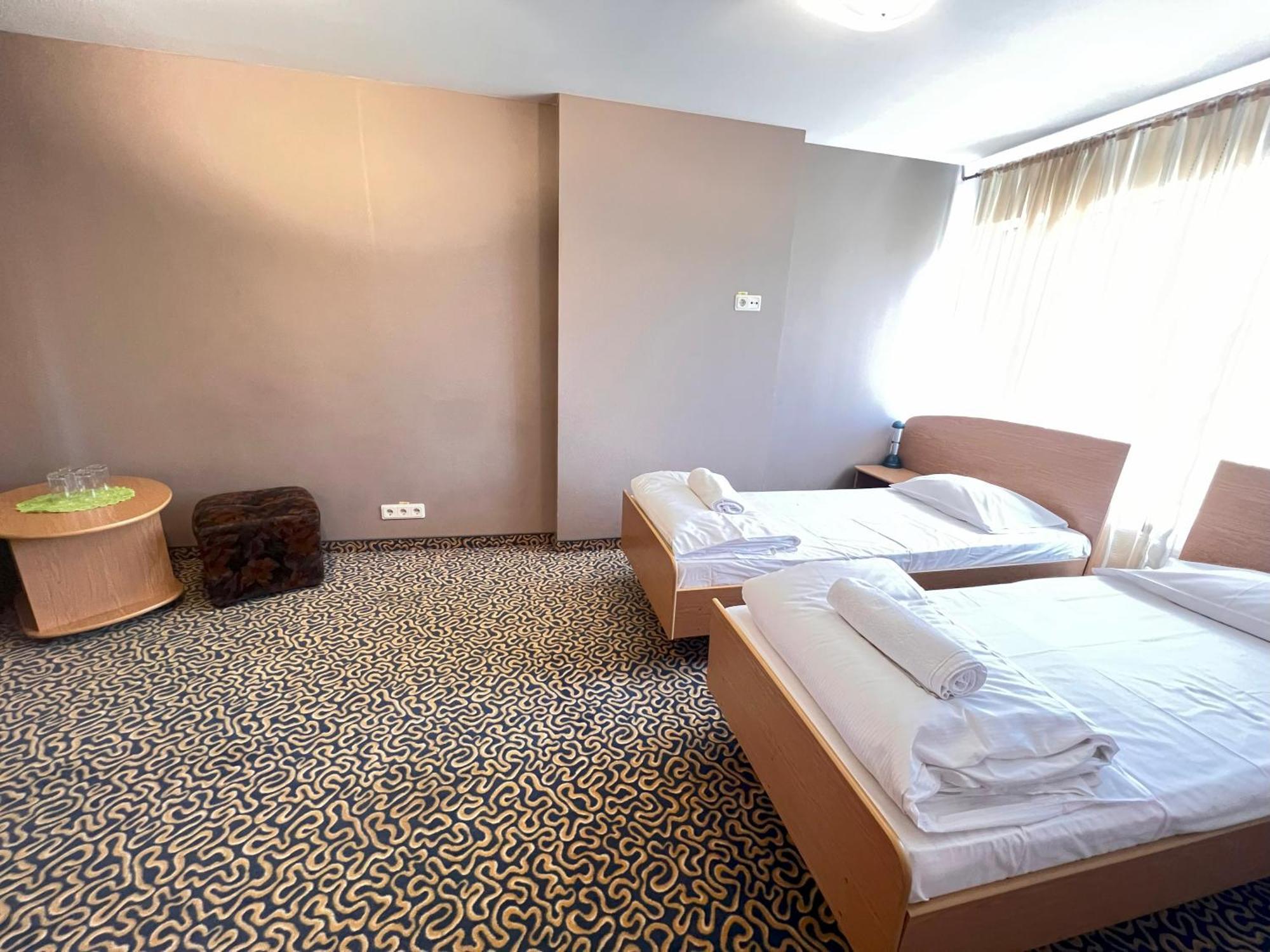 Park Hotel Кекава Экстерьер фото